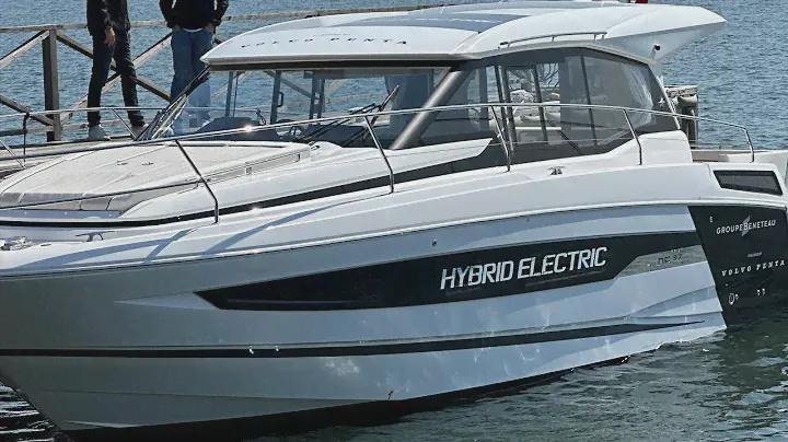 Testing the new hybrid electric engine from Volvo Penta on a Jeanneau NC 37